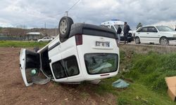 Panelvan tarım arazisine uçtu