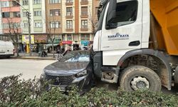 Kamyon araca çarptı!