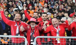 Yine tribünler doldu...