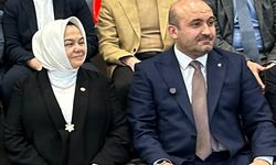 Sabahtan beri beni süzüyor