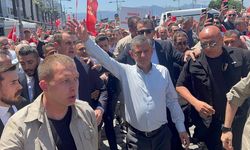 Özgür Özel, binlerce vatandaşla Gündoğdu Meydanı'na yürüdü