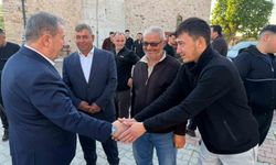 Memleketinde vatandaşlarla bayramlaştı