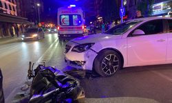 Otomobil ile motosiklet çarpıştı!