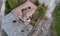Eskişehir’de yıldırım cami minaresini yıktı!
