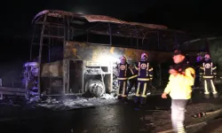 Katliam gibi kaza: Bariyerlere çarpan otobüs alev aldı