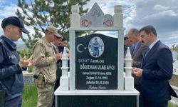 Bayramda duygulandıran şehitlik ziyareti
