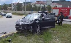 İki otomobil çarpıştı: 6 yaralı