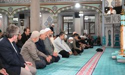 Eskişehir Valisi Erdinç Yılmaz bayram namazı sonrası vatandaşla buluştu