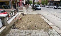 Kaldırım onarım bekliyor