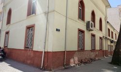 Yeni Bağlar Camii’nde tuğlalar döküldü