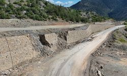 Eskişehir-Sarıcakaya yolunda istinat duvarı yıkıldı