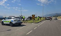 2 otomobil kavşakta çarpıştı: 1 yaralı