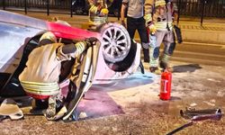 Otomobil refüje çarpıp takla attı: 1 yaralı