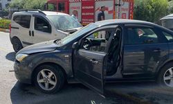 Otomobiller çarpıştı: 3 yaralı