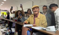 Yılmaz Büyükerşen: "Akan su yolunu bulur"