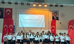 Minikler ve büyükler türkülerle aynı sahnede buluştu