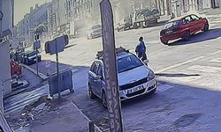 İki araç çarpıştı... Bir araç yan yattı!
