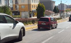 Hatalı manevra maddi hasarlı kazaya yol açtı
