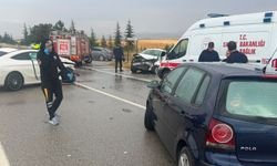 Yağmur sonrası zincirleme kaza: 2'si ağır 6 yaralı...