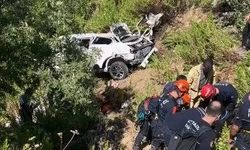 Korkunç kaza! Uçuruma yuvarlanan otomobildeki 5 kişi can verdi!