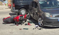 Otomobile yandan çarpan motosiklet sürücüsü yaralandı