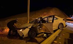 Bariyere çarpan otomobil alev aldı: 1 yaralı