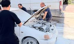 Seyir halindeki otomobilin motoru yandı