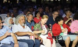 Emekliler açık hava sinemasında buluştu