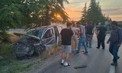 Eskişehir'de ticari araç ile traktör çarpıştı!