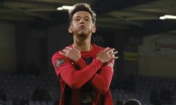 Es-Es o futbolcuyu renklerine bağladı!