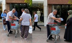 Vatandaşlara soğuk su dağıttı