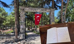 Şehitlik Anı Defteri'nde duygusal yazılar