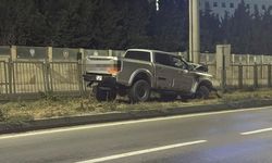 Virajı alamadı PTS direğine çarptı!