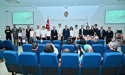 Vali Yılmaz, YKS ve LGS'de tam puan alan öğrencilerle bir araya geldi