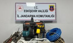 Define ararken jandarmaya yakalandılar