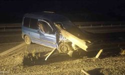Otomobil bariyerlere çarptı: 1 yaralı
