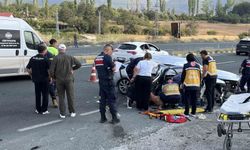 Otomobil su kanalına çarptı: 2 ölü, 4 yaralı
