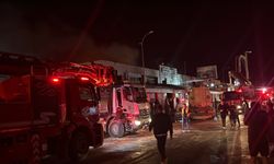 Baksan’da saatler süren yangın: Dükkan küle döndü!