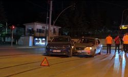 Eskişehir'de iki otomobil çarpıştı: Yaralılar var!