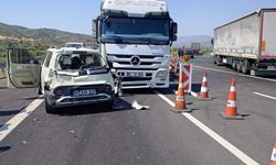 TIR otomobile arkadan çarptı