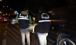 Polisin şüphe üzerine durdurduğu araçtan cinayet şüphelileri çıktı