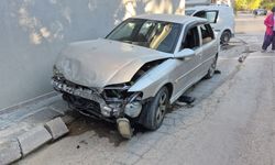 Eskişehir’de kavşakta çarpıştılar: Sürücü aracını bırakıp kaçtı