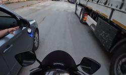 Otomobilden atılan çöpü alıp geri fırlattı