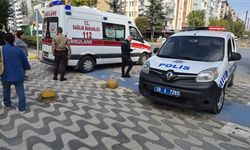 Karşıdan karşıya geçerken otomobil çarptı