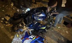 Yolun bittiğini fark etmeyince motosikleti ile boş alana uçtu