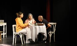 Sahnede ‘Demans Pratiği’ ile anlamlı mesaj