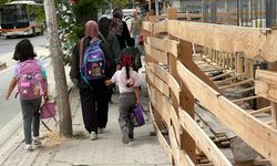 İnşaat kaldırımı kapattı