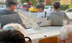 Eskişehir’de çocukların tehlikeli tramvay yolculuğu