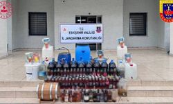 Evden yüzlerce litre kaçak alkol çıktı