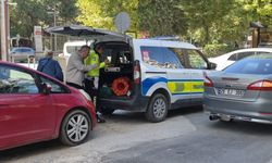 Karşıdan karşıya geçerken otomobil çarptı